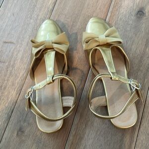 Cute gold dress shoes with bow (size 1.5 or 33) good used condition